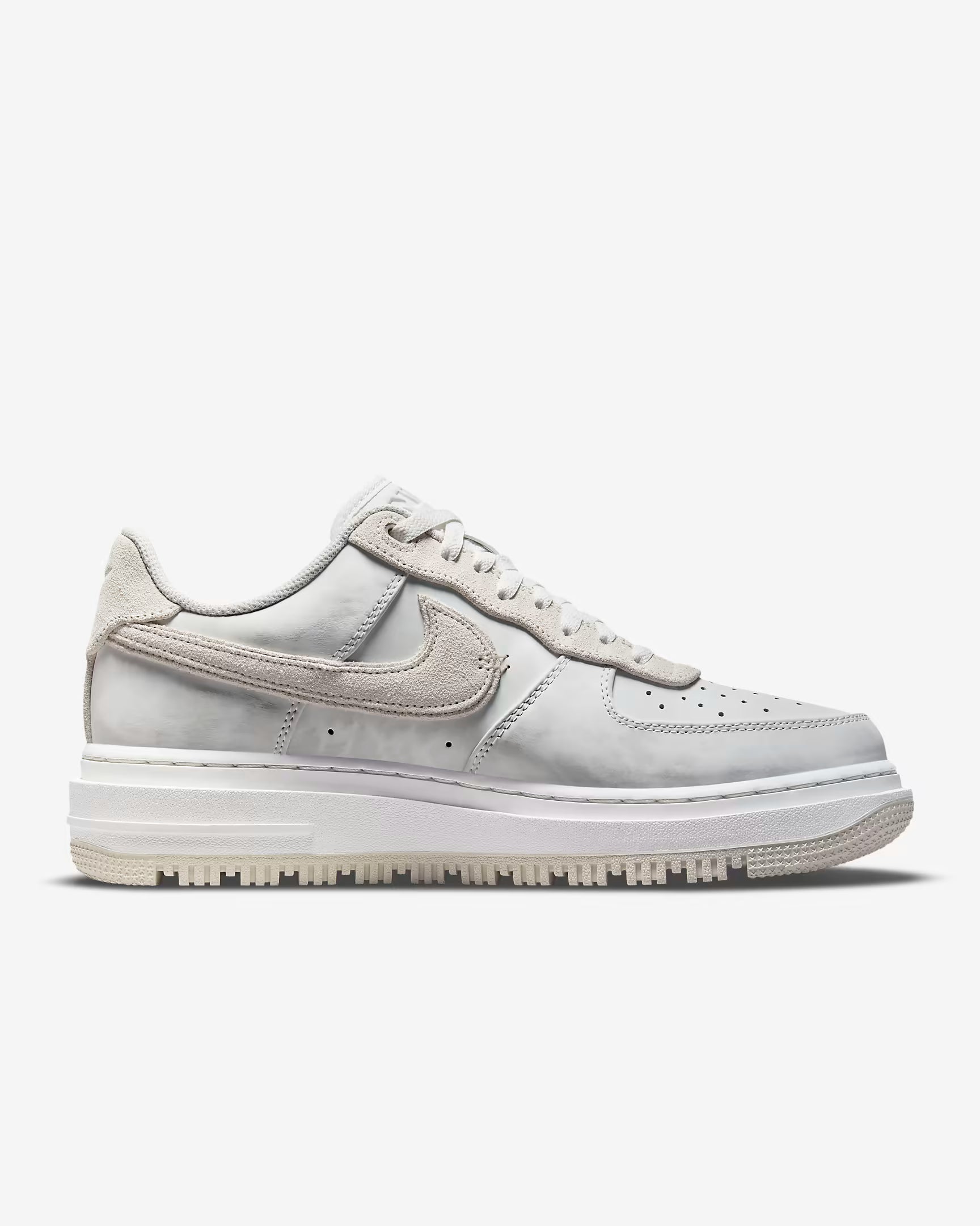 Nike Air Force 1 Luxe