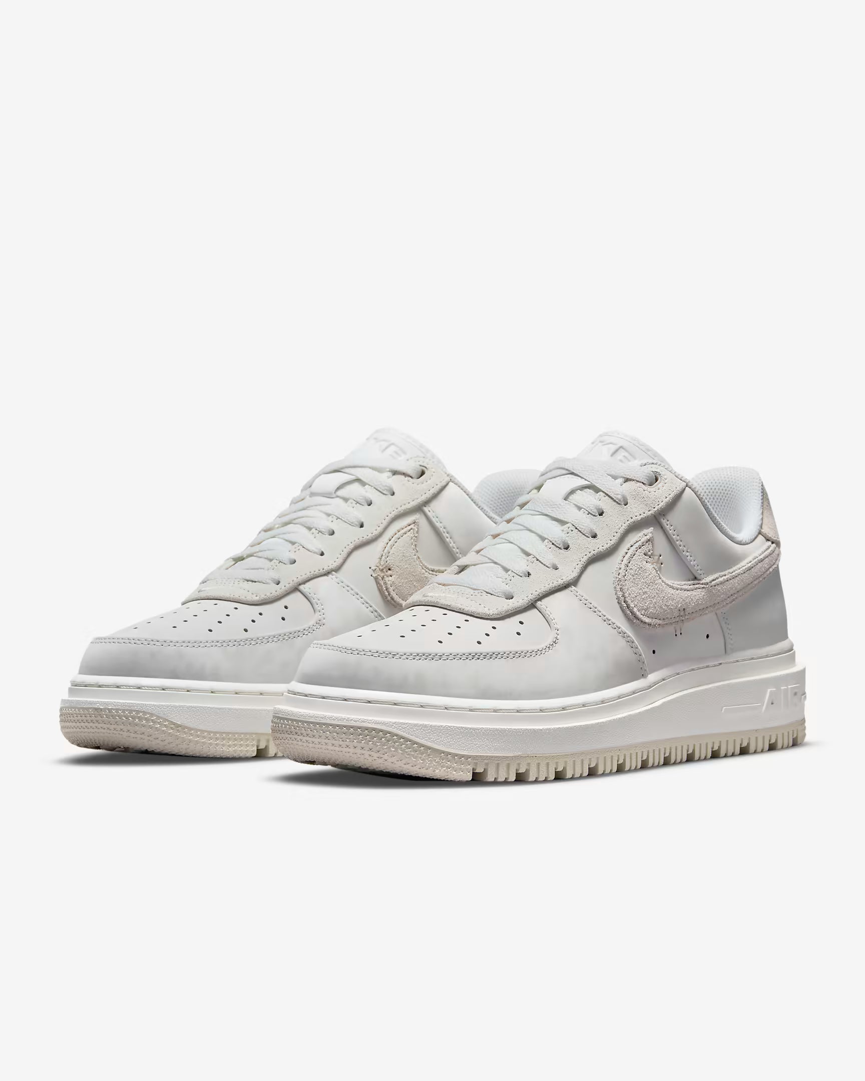 Nike Air Force 1 Luxe